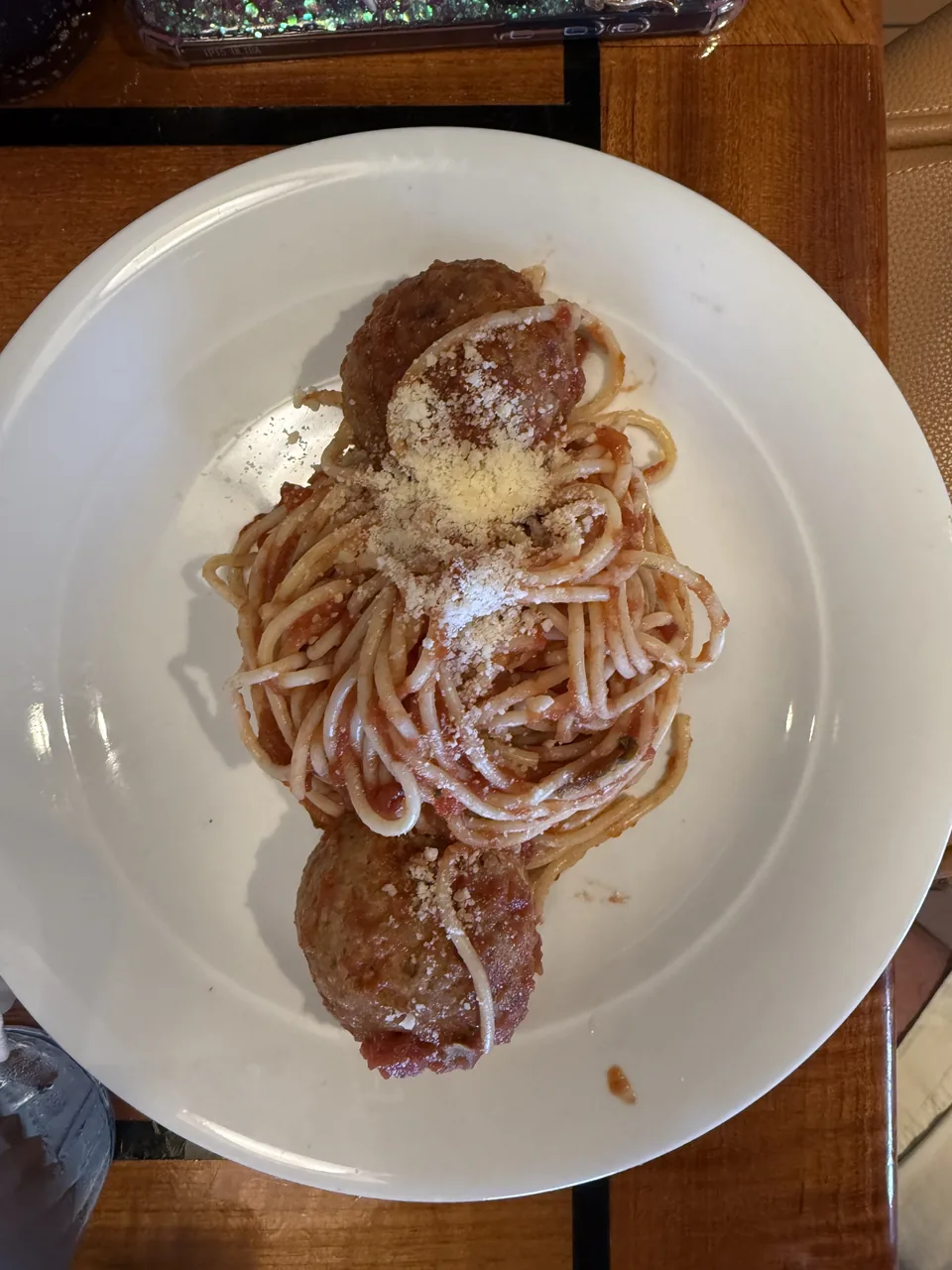 Spaghetti med kødboller og parmesan til frokost på American Diner på Norwegian Escape