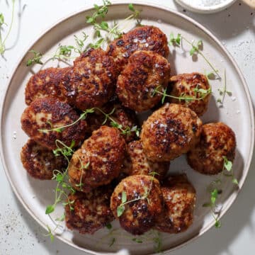 Frikadeller - Opskrift på pandestegte frikadeller