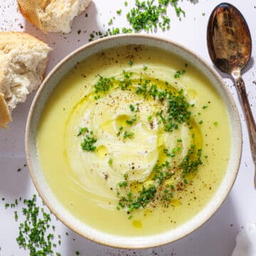 Kartoffel-porresuppe – Klassisk og cremet kartoffelsuppe med porre