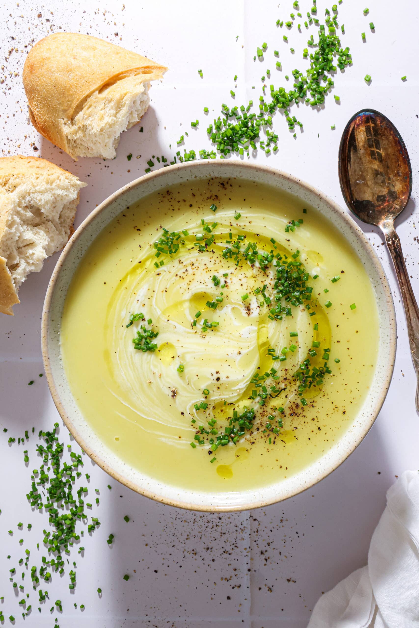 Kartoffel-porresuppe – Klassisk og cremet kartoffelsuppe med porre