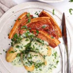 Stegt flæsk i ovn - Opskrift på stegt flæsk med persillesauce