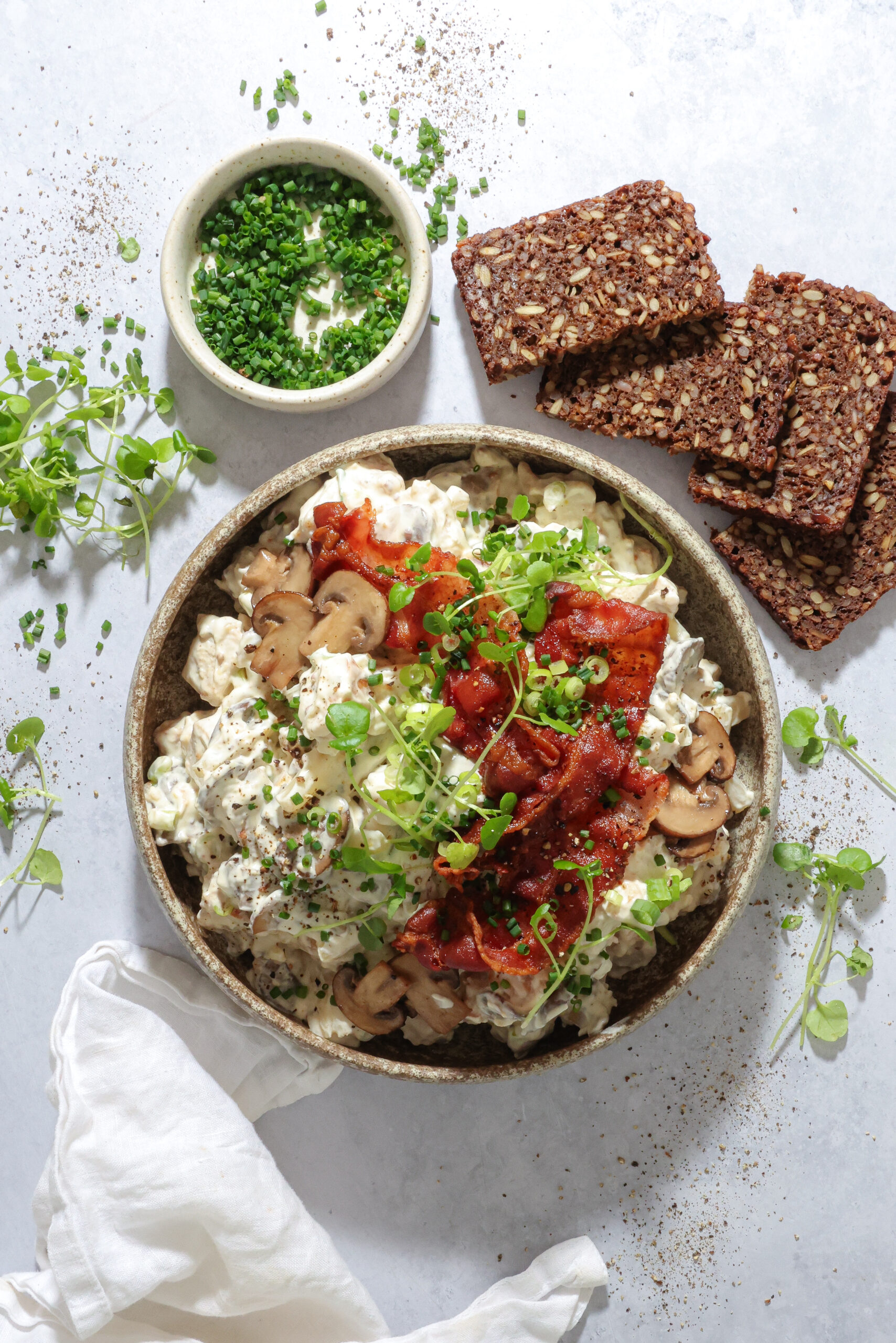 Hjemmelavet hønsesalat - Opskrift på klassisk hønsesalat