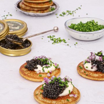 Blinis med caviar - Opskrift på hjemmelavede blinis