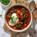 Gullaschsuppe - Opskrift på klassisk ungarsk gullashsuppe