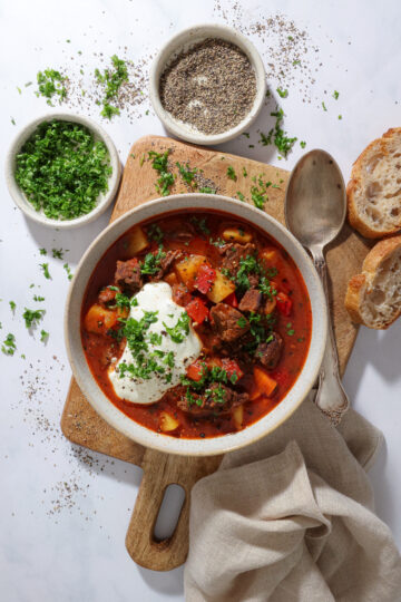 Gullaschsuppe - Opskrift på klassisk ungarsk gullashsuppe