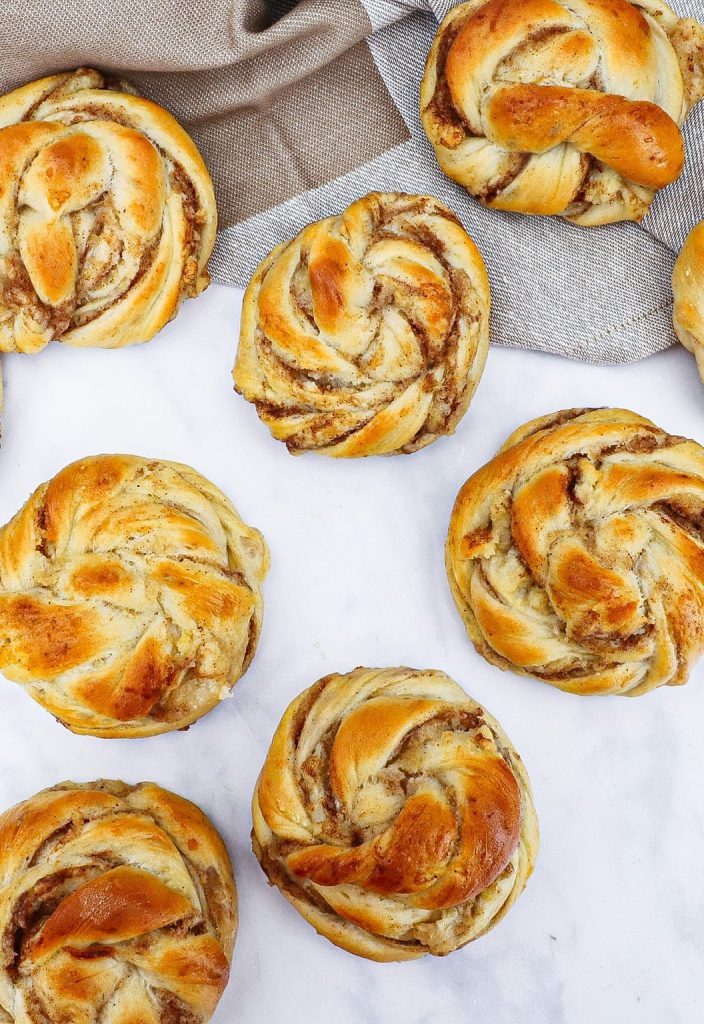 Æblesnurrer - Opskrift på snurrer med kanel, æble og marcipan