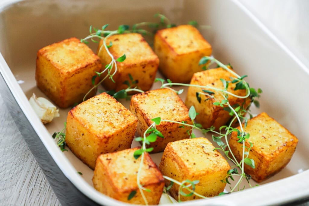 Pommes fondant - Opskrift på pommesfondant med krydderurter