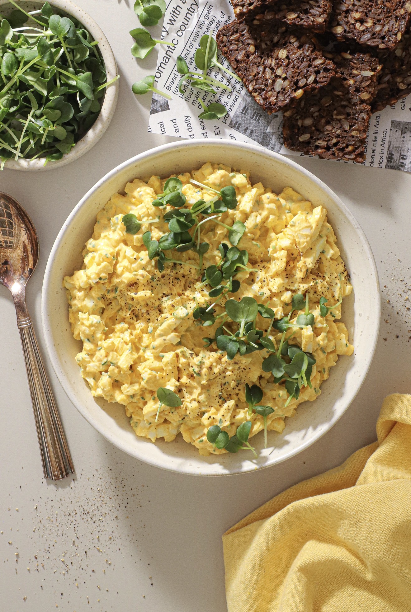 Æggesalat – klassisk opskrift med mayonnaise, karry og purløg