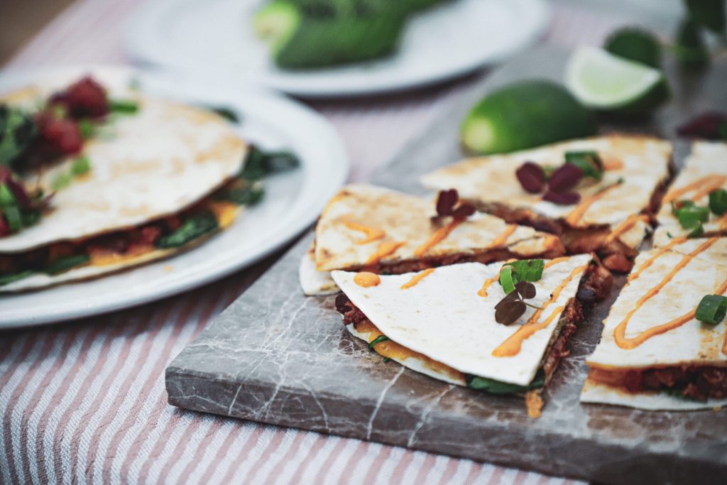 Quesadillas med chili con carne og hjemmelavet tomatsalsa Gourministeriet