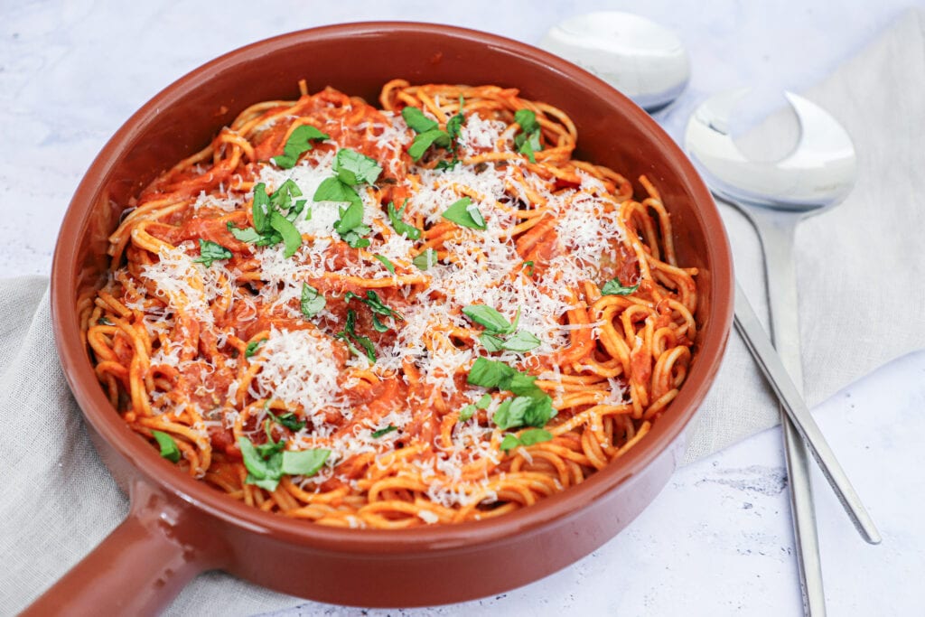 Kødboller i tomatsauce - Opskrift på spaghetti med kødboller i tomatsauce