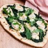 Pizza bianco med gedeost - Opskrift på pizza bianco