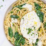 Citronpasta med spinat og burrata - Opskrift på cremet citronpasta