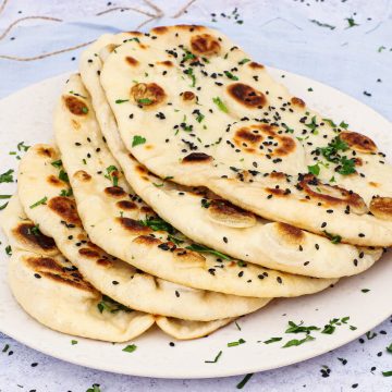 Pandestegte naan - Opskrift på lækre saftige naan brød