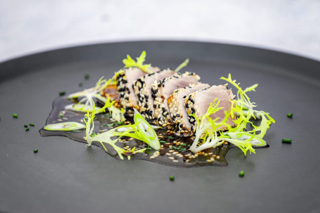 Opskrift på lynstegt tun med asiatisk marinade
