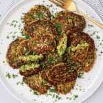 Squashfrikadeller - Opskrift på sprøde vegetarfrikadeller