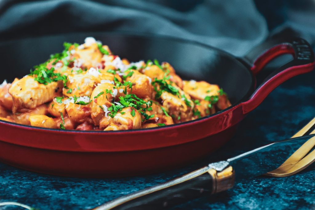 Opskrift på cremet one pot pasta med kylling