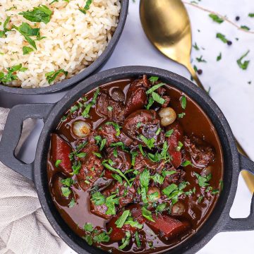 Boeuf Bourguignon - Opskrift på Boeuf Bourguignon med rødvin