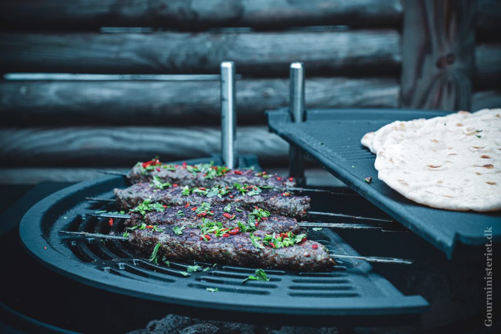Köfte på spyd - Opskrift på krydrede tyrkiske frikadeller