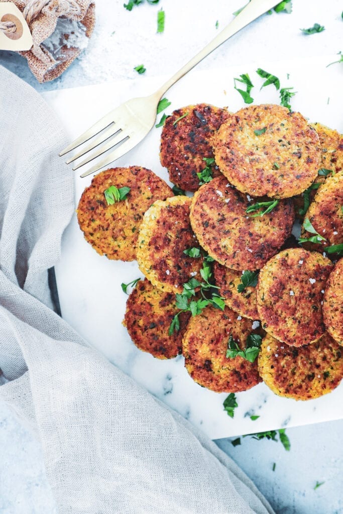 Kikærte frikadeller - Opskrift med couscous og grøntsager