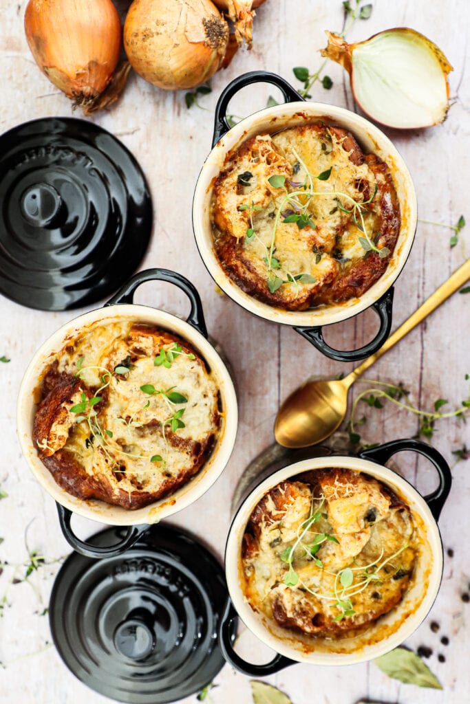 Fransk løgsuppe - Opskrift på klassisk fransk løgsuppe