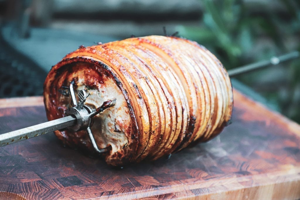 Porchetta - Opskrift på italiensk rullesteg på rotisseri