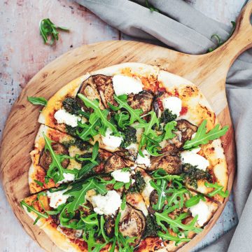 Opskrift på pizza med aubergine, ricotta og pesto - Inspiration til topping