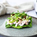 Smørstegt rugbrød med rejer og hollandaisecreme - Smørrebrød