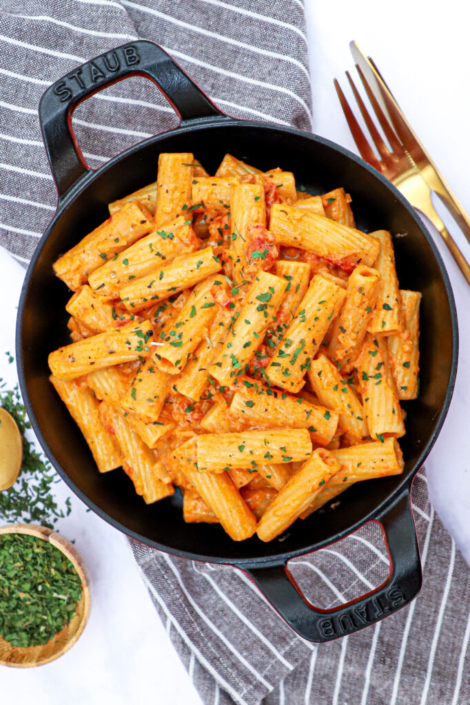 Cremet tomatsauce - Opskrift på pasta i cremet tomatsauce