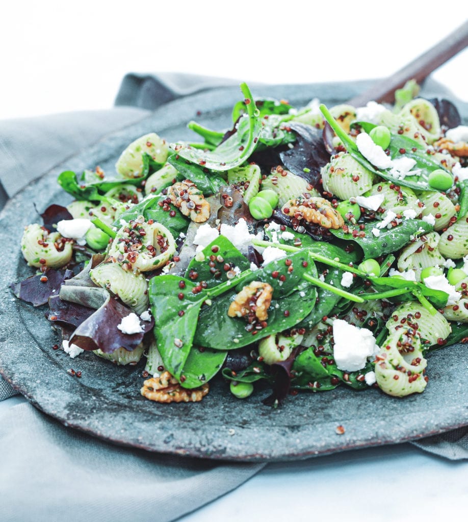 Pastasalat med pesto og valnødder - Opskrift på grill tilbehør