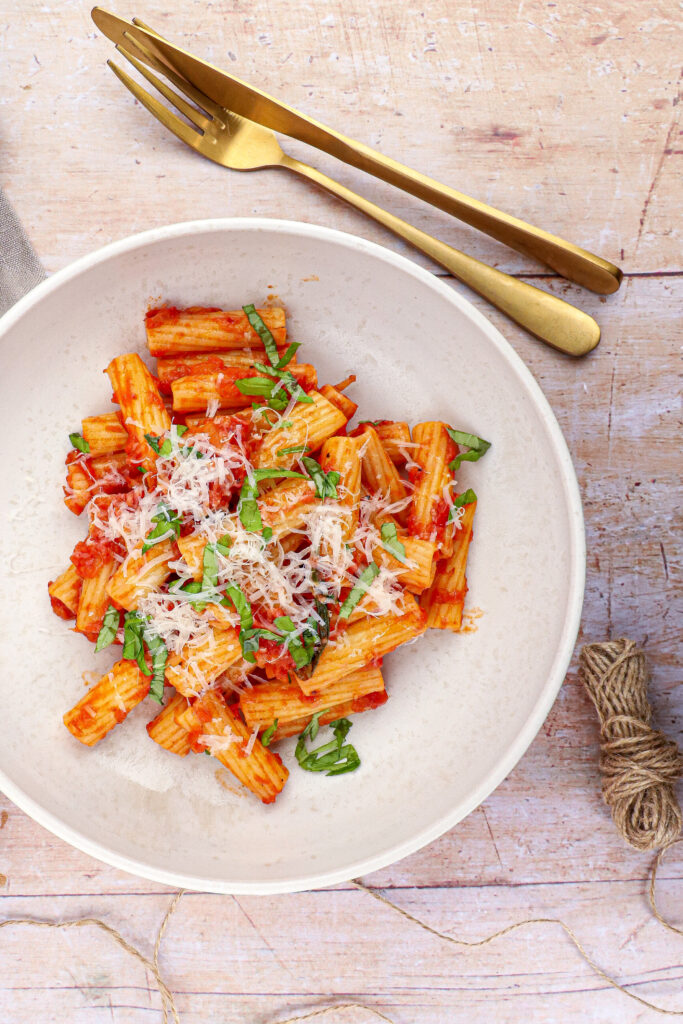 Pasta arrabiata - Opskrift på pasta med spicy tomatsauce