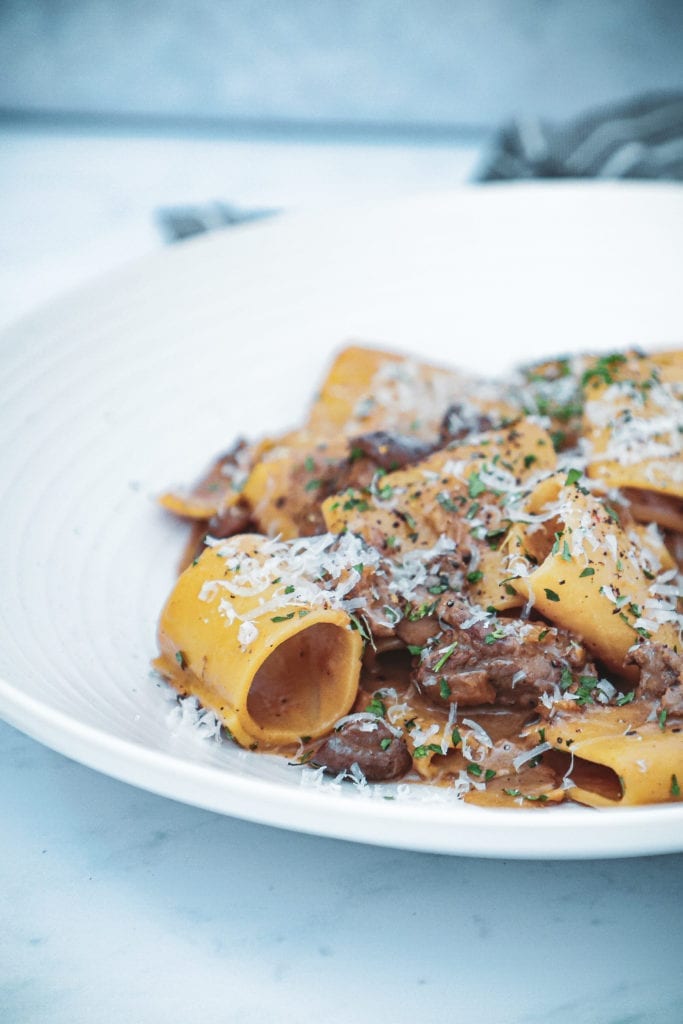 Pasta med oksemørbrad - Opskrift med svampe, cognac og fløde