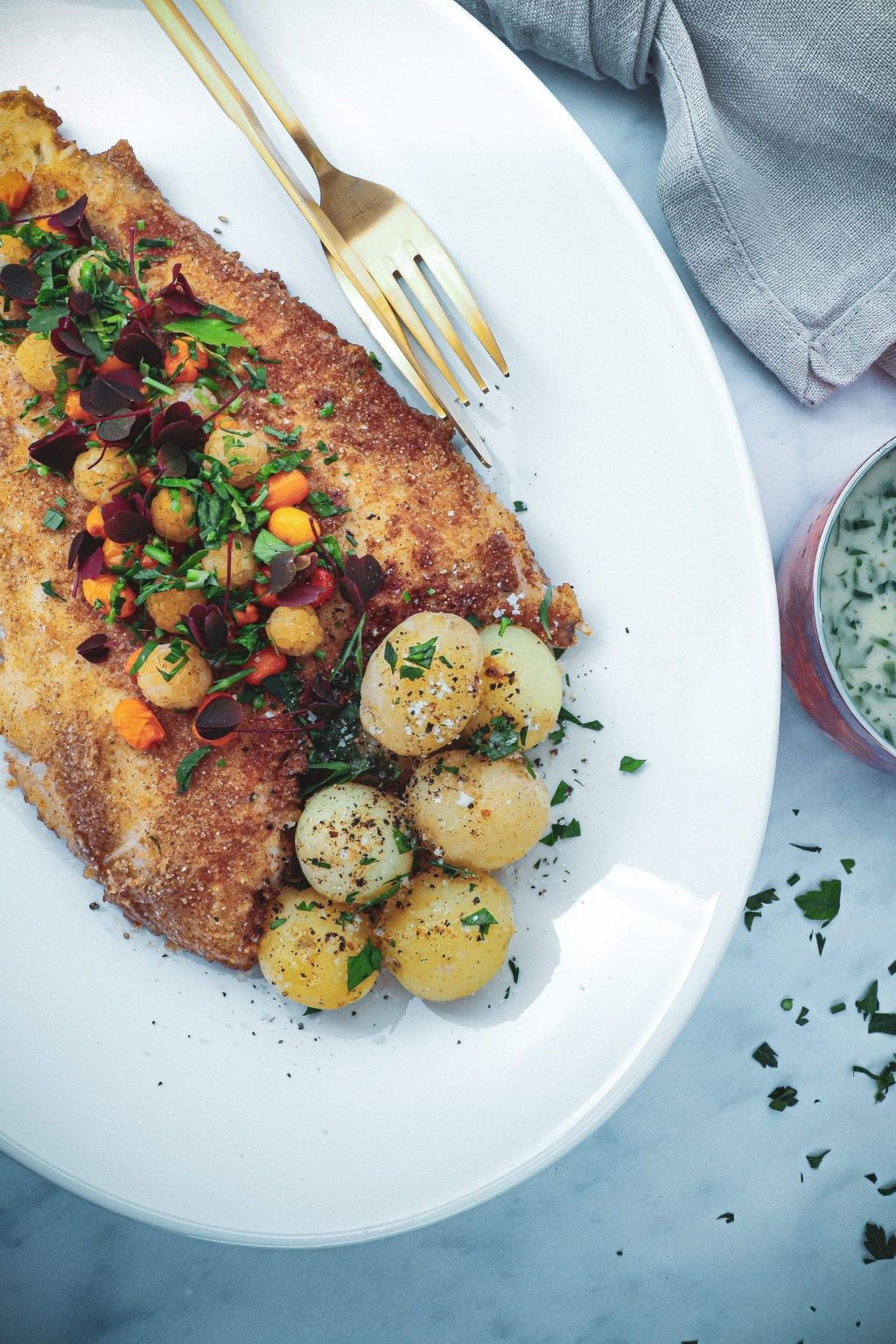 Smørstegt rødspætte - Opskrift på rødspætte med persillesauce