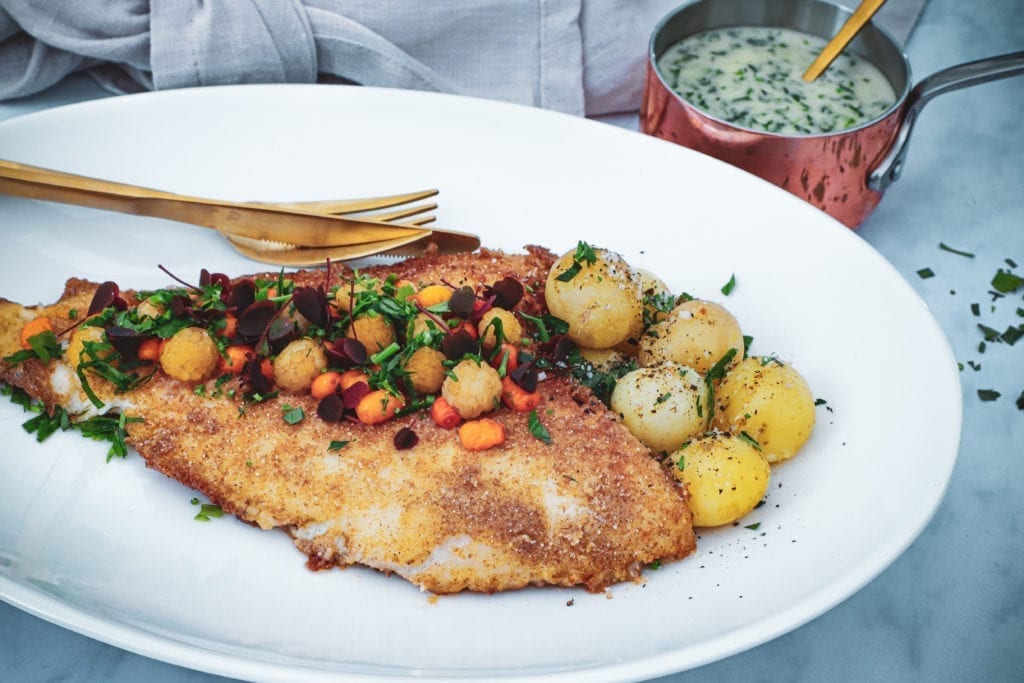 Smørstegt rødspætte - Opskrift på rødspætte med persillesauce