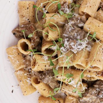 Pasta med oksemørbrad i cremet trøffelsauce - Opskrift