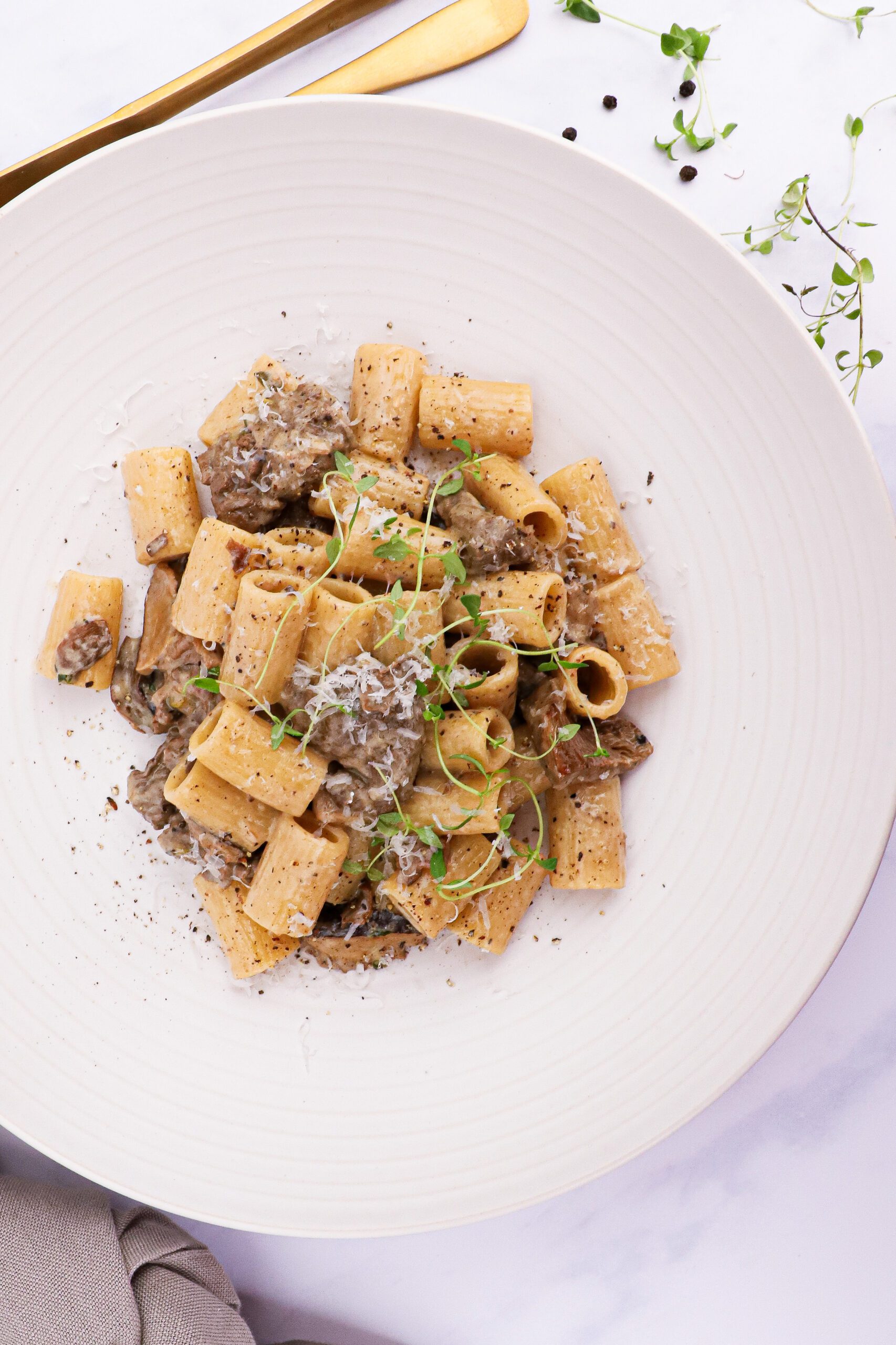 Pasta med oksemørbrad i cremet trøffelsauce - Opskrift