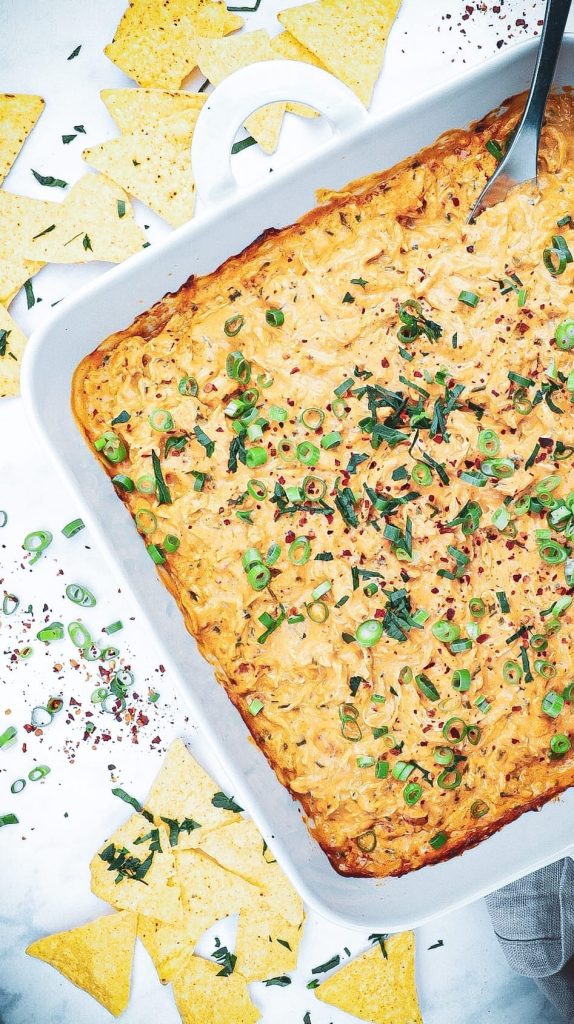 Oste dip med kylling - Opskrift på spicy buffalo chicken dip