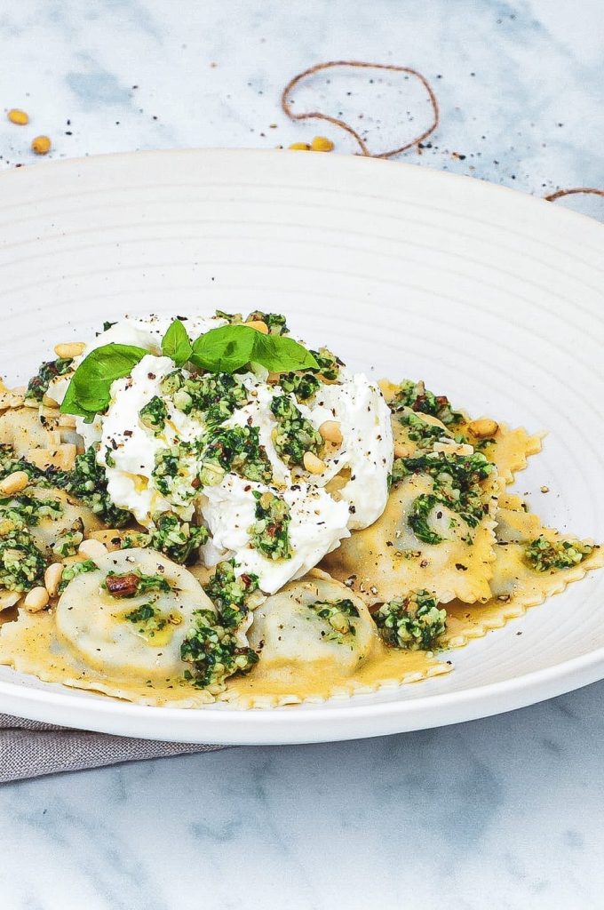 Ravioli - Opskrift på hjemmelavet ravioli med burrata og pesto
