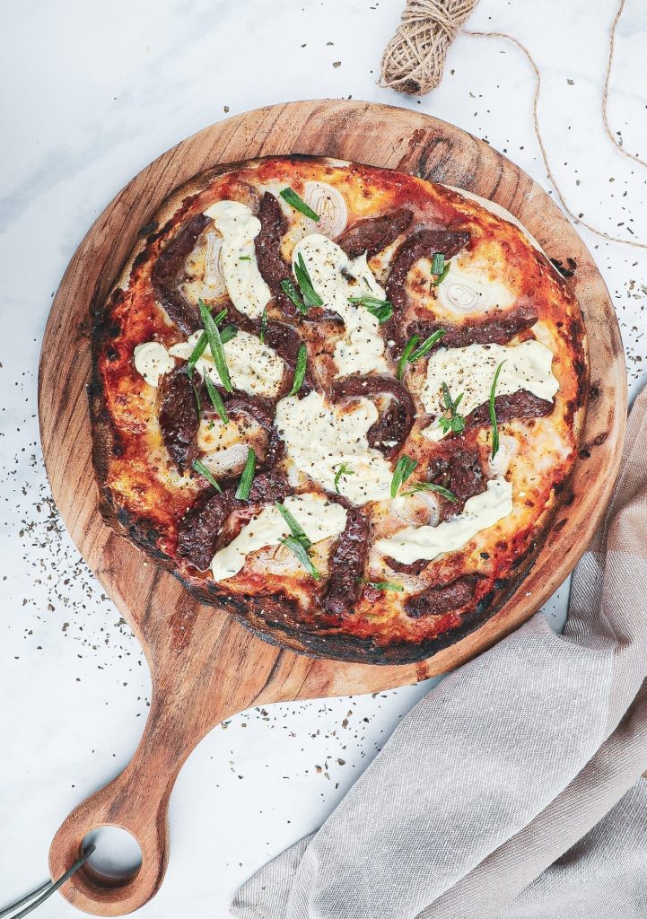 Pizza med bøf bearnaise Opskrift og inspiration til topping