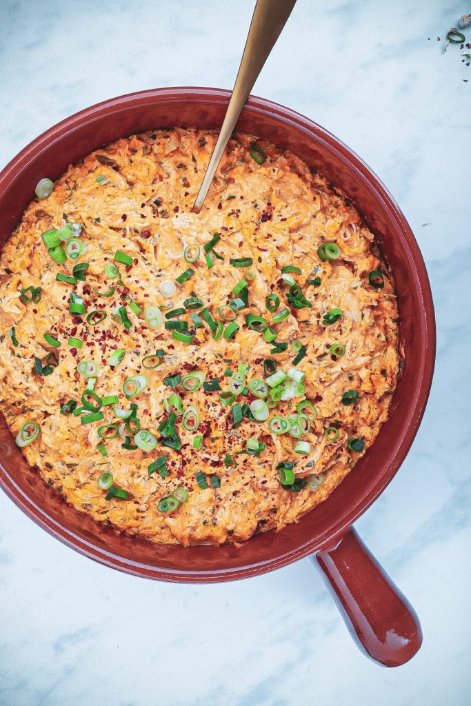 Buffalo chicken dip - Opskrift på oste dip med cheddar og kylling