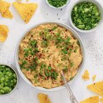 Ostedip med kylling - Opskrift på spicy buffalo chicken dip