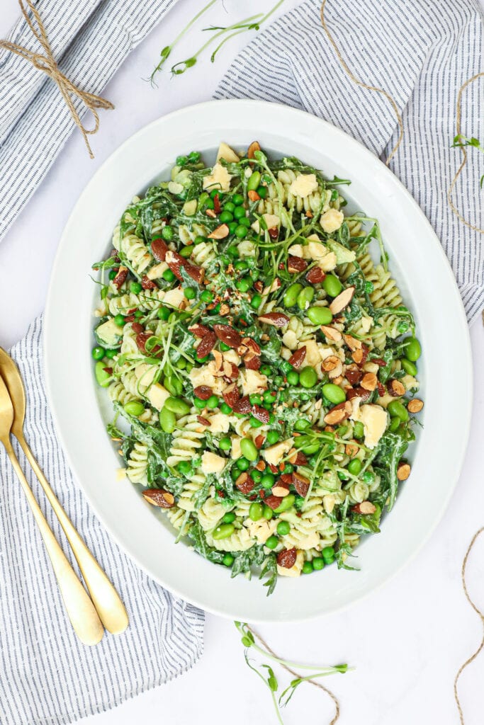 Cremet pastasalat med avocadodressing - Opskrift på pastasalat