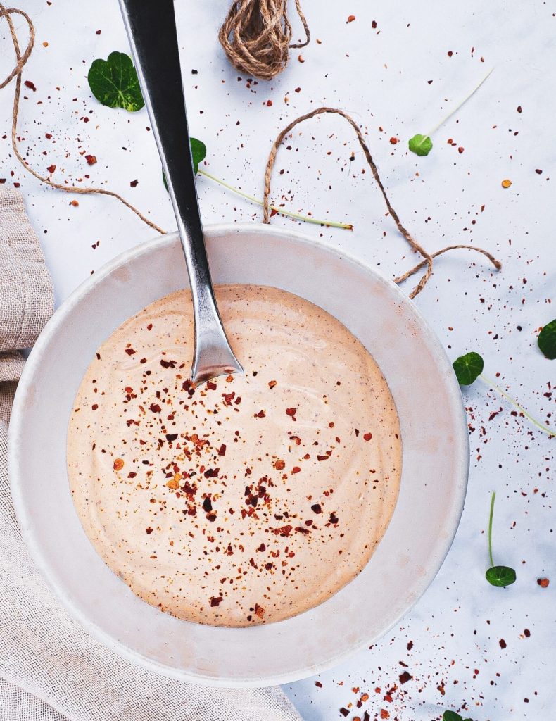 Chilidressing - Opskrift på mild og cremet chilidressing