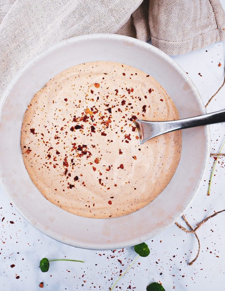 Chilidressing - Opskrift på mild og cremet chilidressing