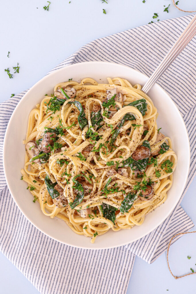 Pasta med svampe og flødesauce - Opskrift på cremet pasta