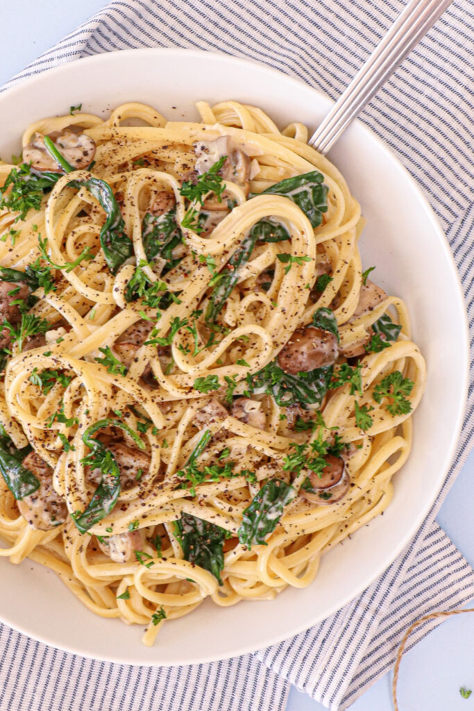 Pasta med svampe og flødesauce - Opskrift på cremet pasta