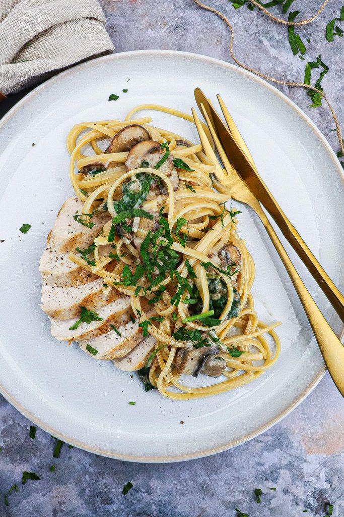 Pasta i cremet svampesauce - Opskrift på pasta med svampe