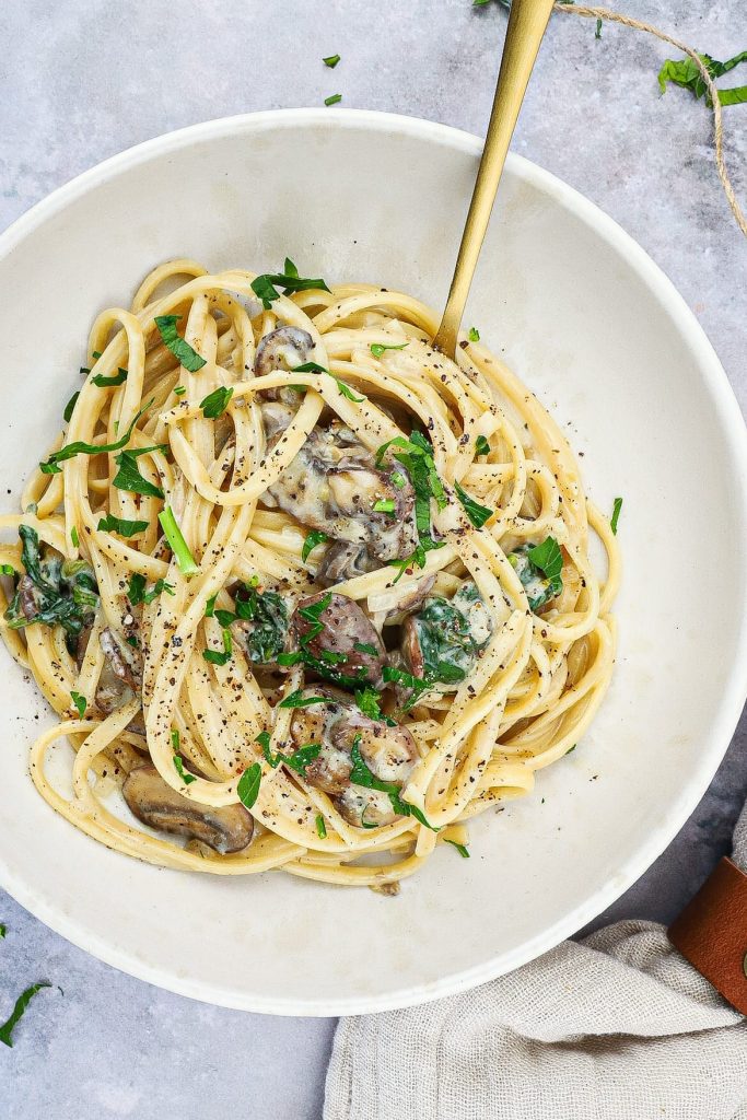 Pasta med svampe og flødesauce - Opskrift på cremet pasta