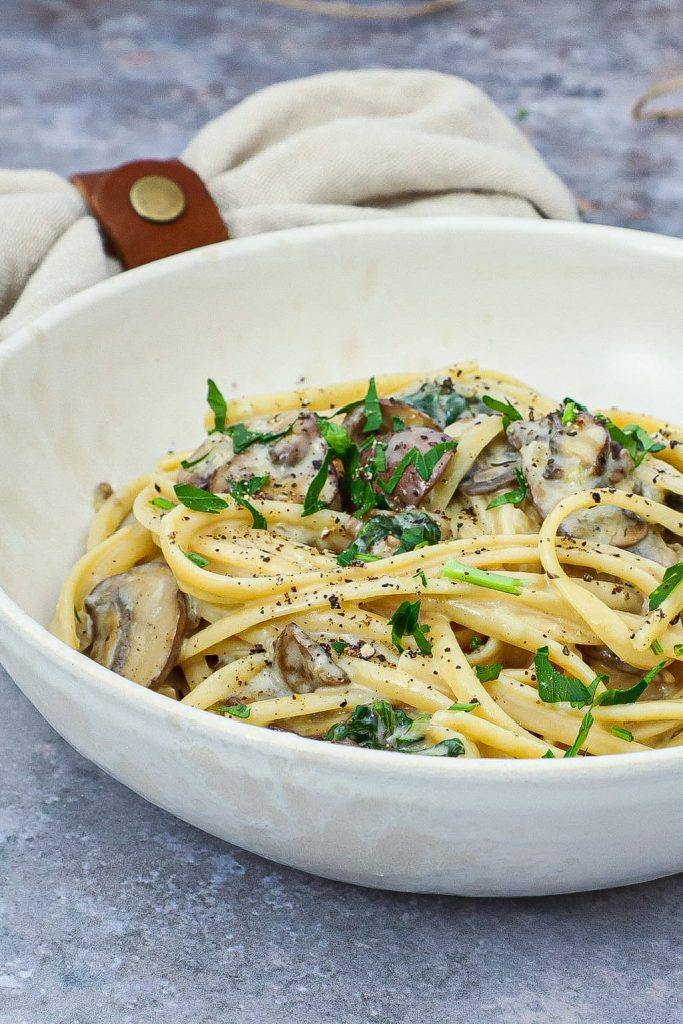 Pasta med svampe og flødesauce - Opskrift på cremet pasta