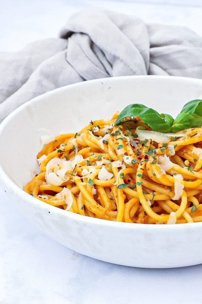 Pasta med bagte tomater - Pasta i frisk cremet tomatsauce