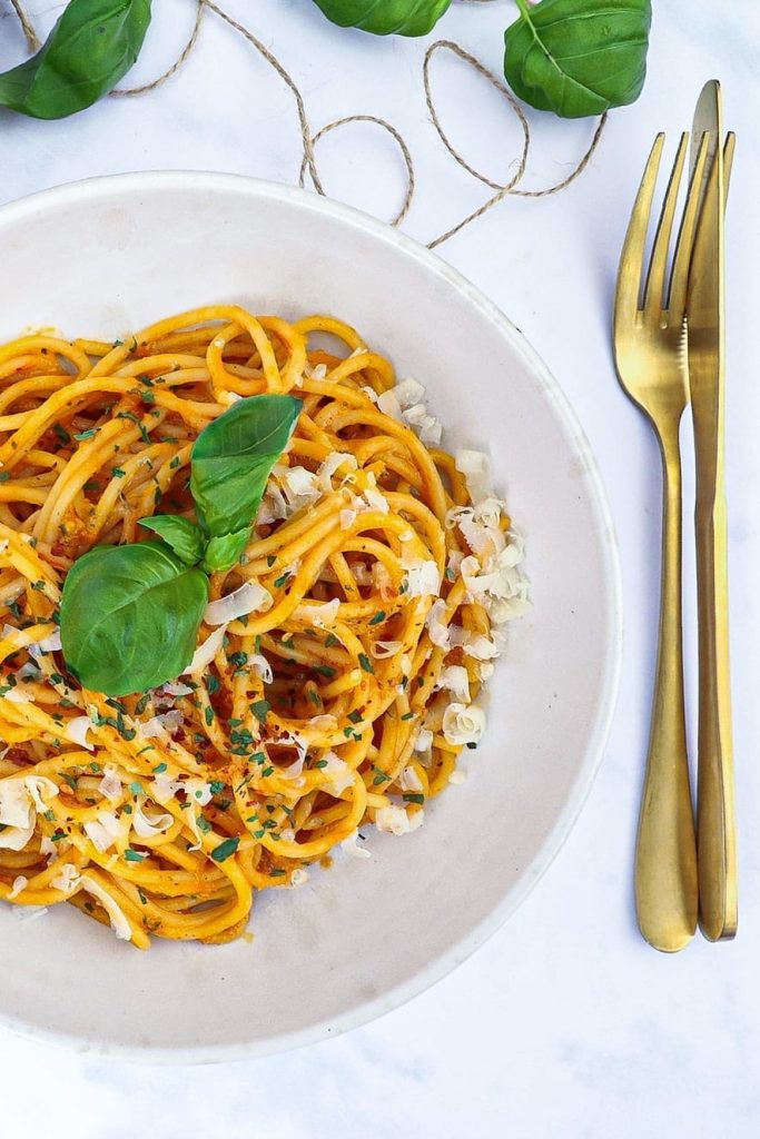 Pasta med bagte tomater - Pasta i frisk cremet tomatsauce